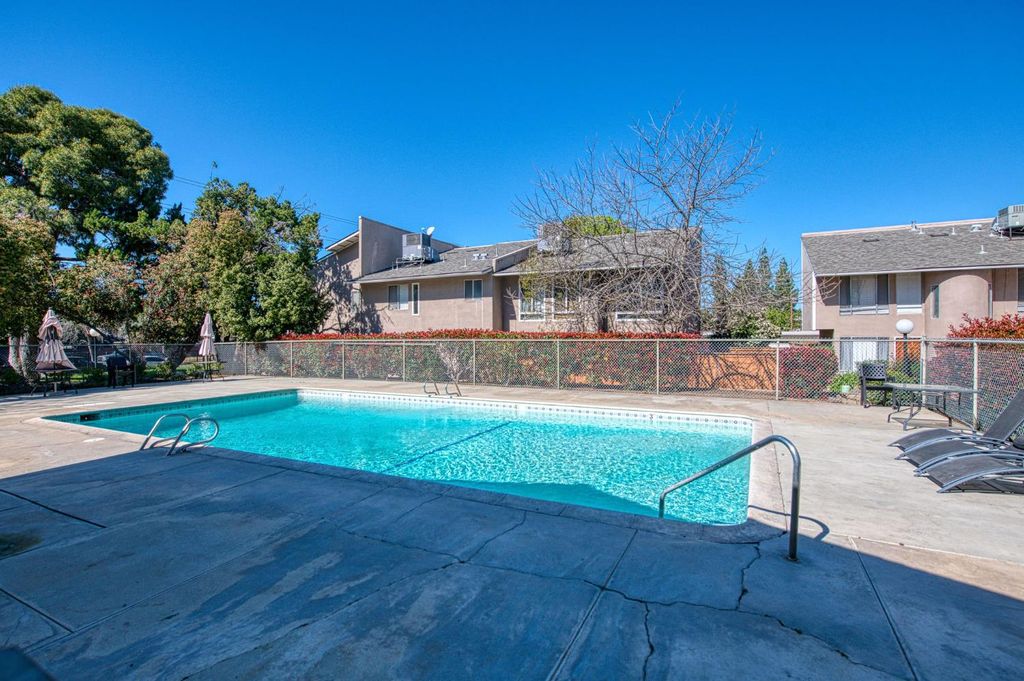 Image 30 of property listing at 6656 N 3rd Street, Fresno, CA 93710