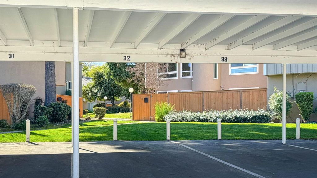 Image 31 of property listing at 6656 N 3rd Street, Fresno, CA 93710