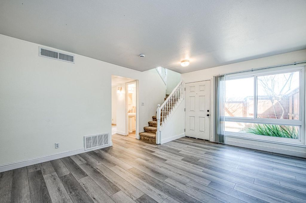 Image 4 of property listing at 6656 N 3rd Street, Fresno, CA 93710