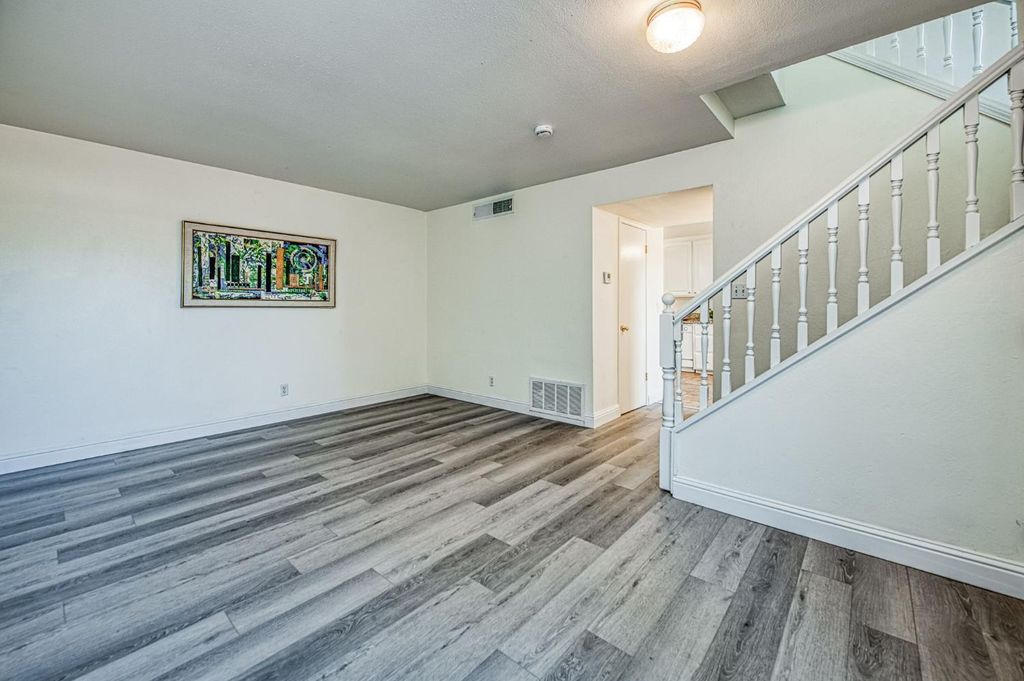 Image 5 of property listing at 6656 N 3rd Street, Fresno, CA 93710