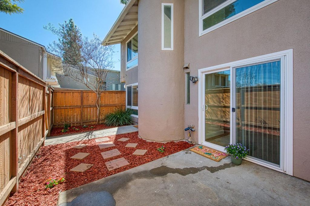 Image 9 of property listing at 6656 N 3rd Street, Fresno, CA 93710