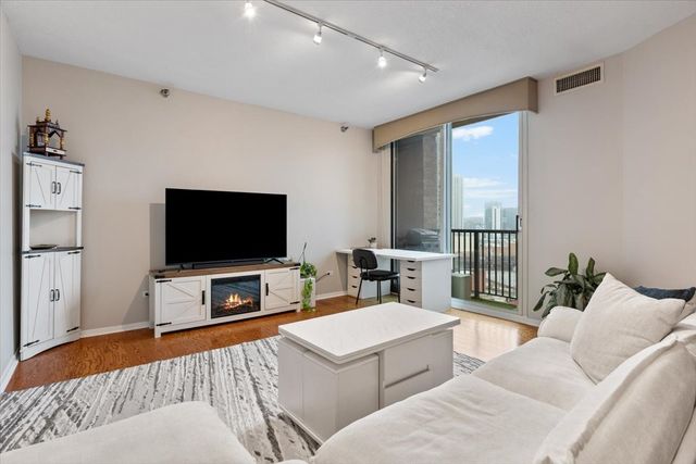 600 N Kingsbury Street 1614, Chicago, IL 60610