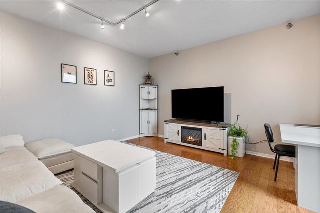 600 N Kingsbury Street 1614, Chicago, IL 60610