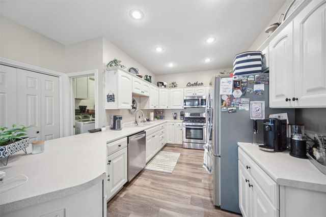 2260 Fountain Crest Drive, Pleasant Hill, IA 50327