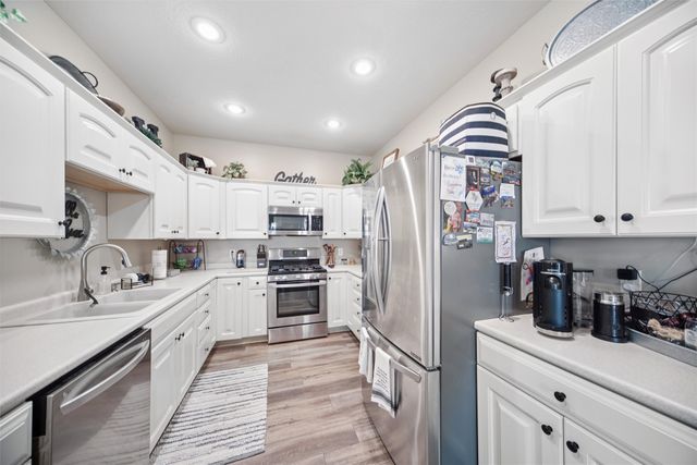 2260 Fountain Crest Drive, Pleasant Hill, IA 50327