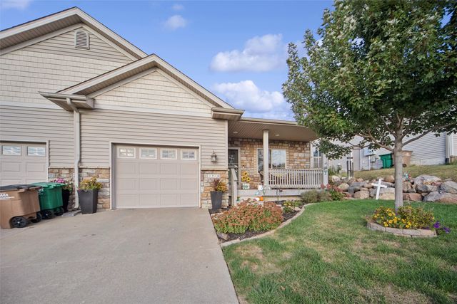 2260 Fountain Crest Drive, Pleasant Hill, IA 50327