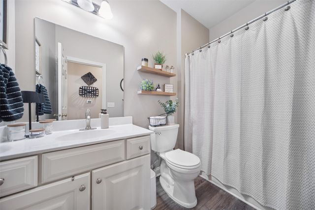 2260 Fountain Crest Drive, Pleasant Hill, IA 50327