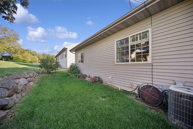 2260 Fountain Crest Drive, Pleasant Hill, IA 50327