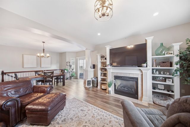 2260 Fountain Crest Drive, Pleasant Hill, IA 50327