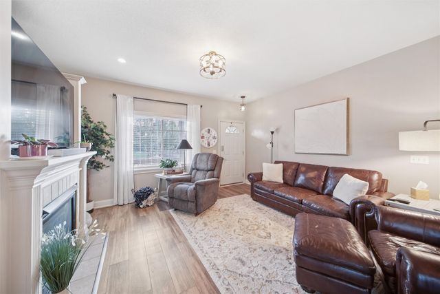 2260 Fountain Crest Drive, Pleasant Hill, IA 50327