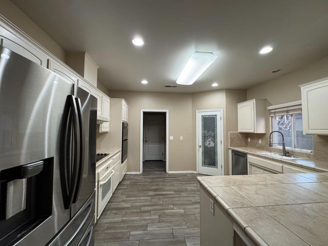 1656 Camino Lane, Madera, CA 93637