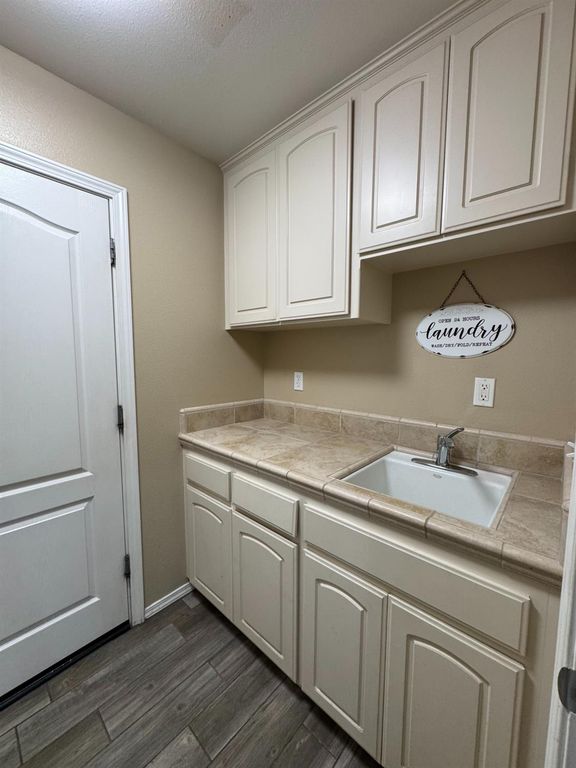 Image 9 of property listing at 1656 Camino Lane, Madera, CA 93637