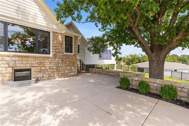 12811 W 71st Street, Shawnee, KS 66216