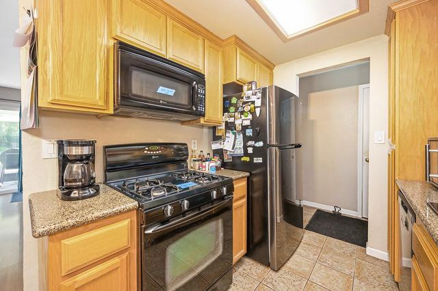 1071 Hollingsworth Dr, Lincoln, CA 95648