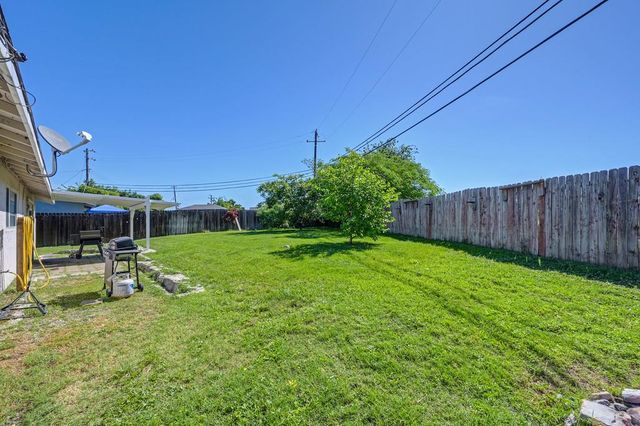 1071 Hollingsworth Dr, Lincoln, CA 95648