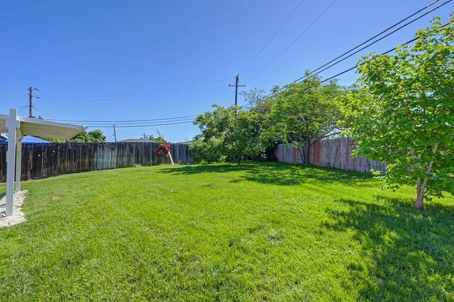 1071 Hollingsworth Dr, Lincoln, CA 95648