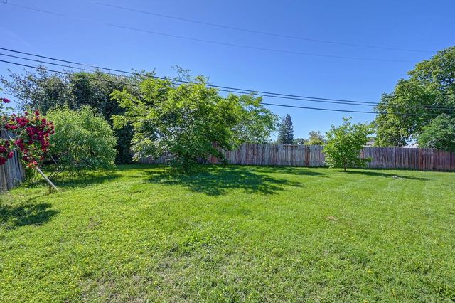 1071 Hollingsworth Dr, Lincoln, CA 95648