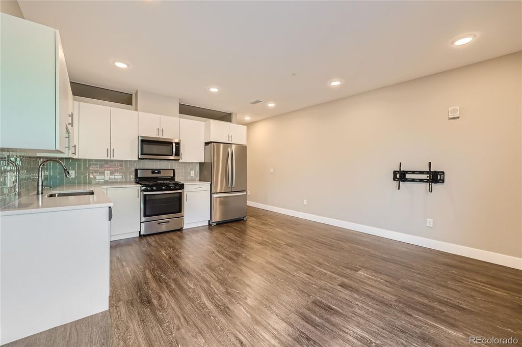 Image 10 of property listing at 2374 S University Boulevard 303, Denver, CO 80210