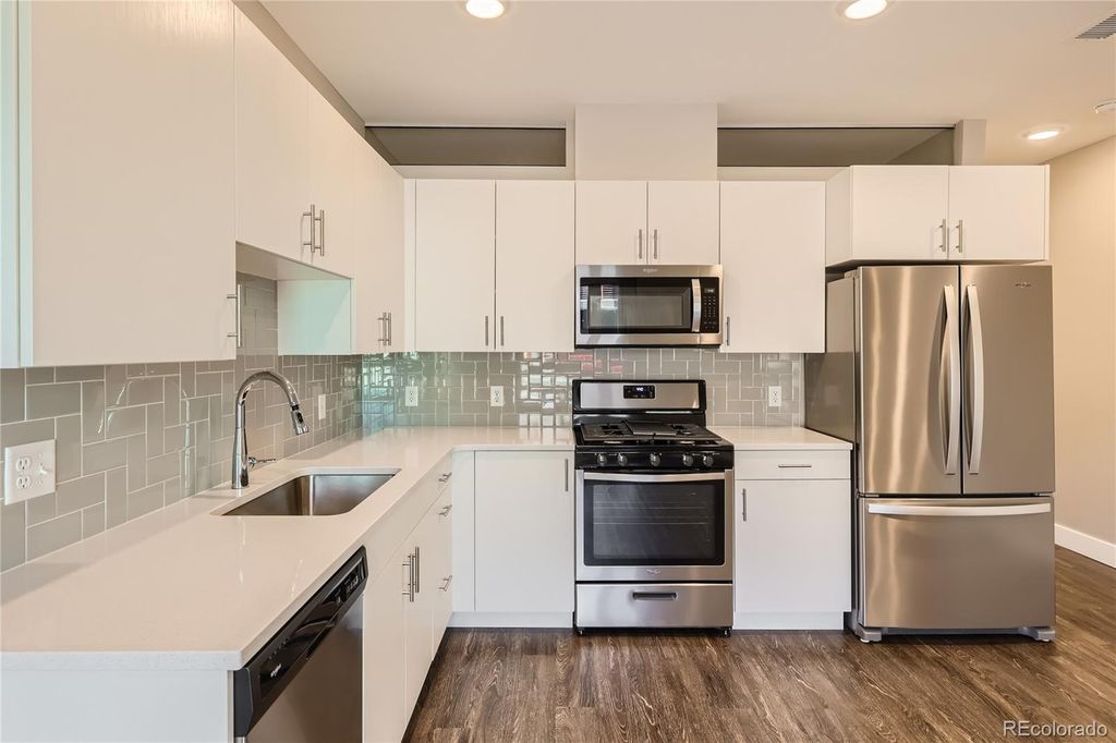 Image 12 of property listing at 2374 S University Boulevard 303, Denver, CO 80210