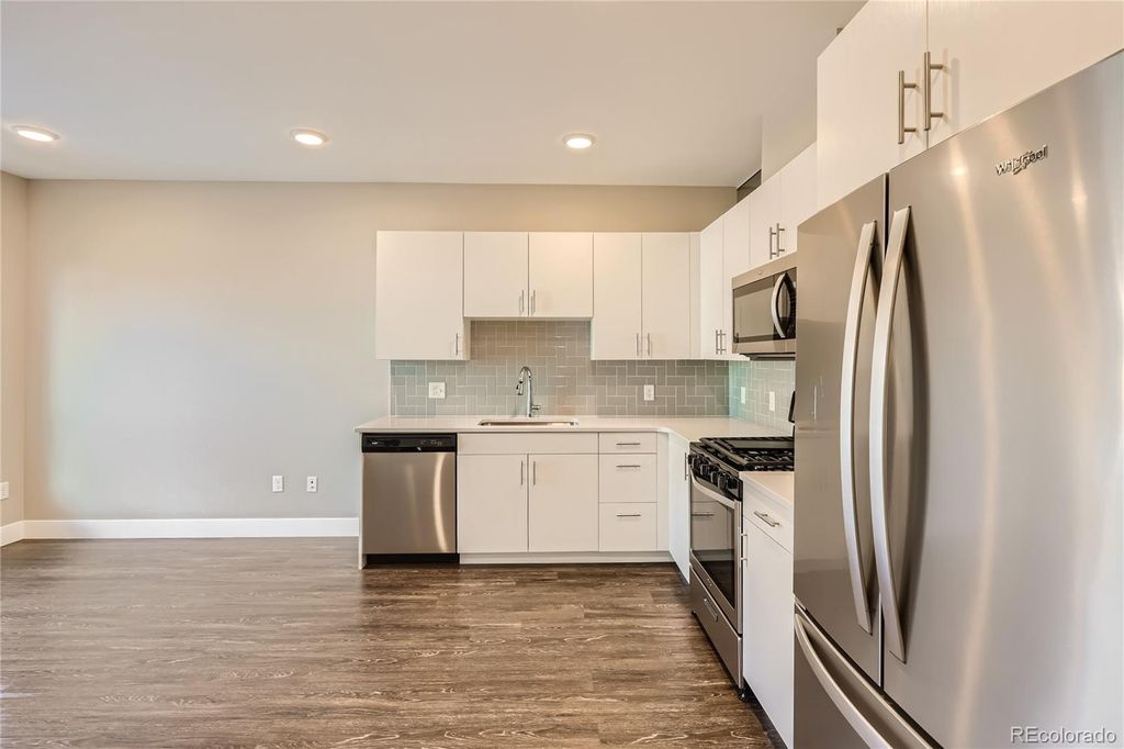 Image 13 of property listing at 2374 S University Boulevard 303, Denver, CO 80210