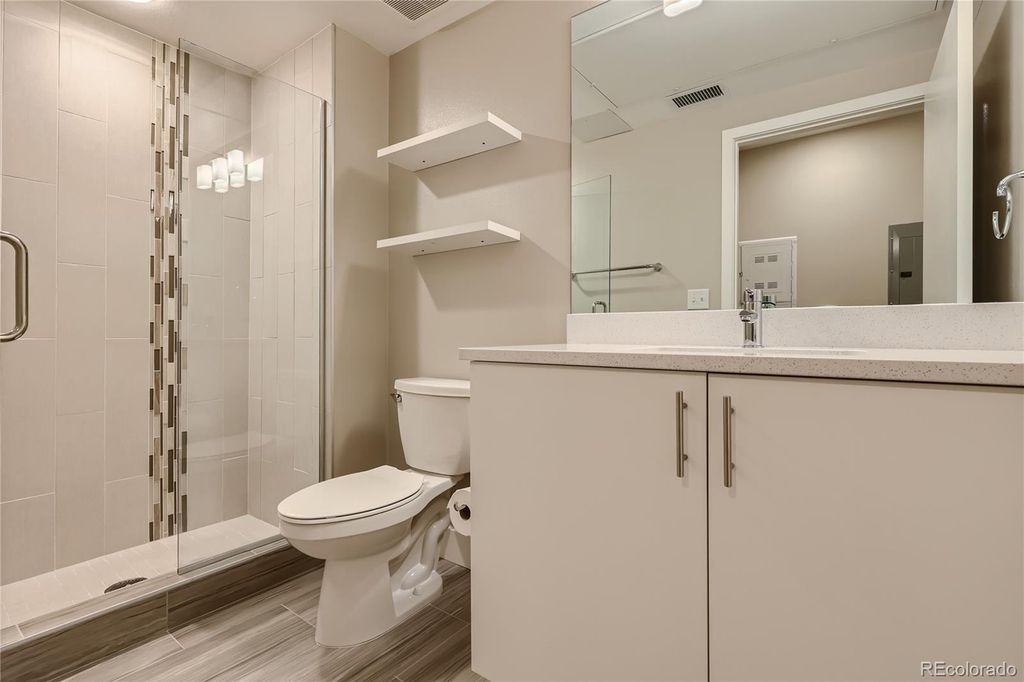 Image 18 of property listing at 2374 S University Boulevard 303, Denver, CO 80210