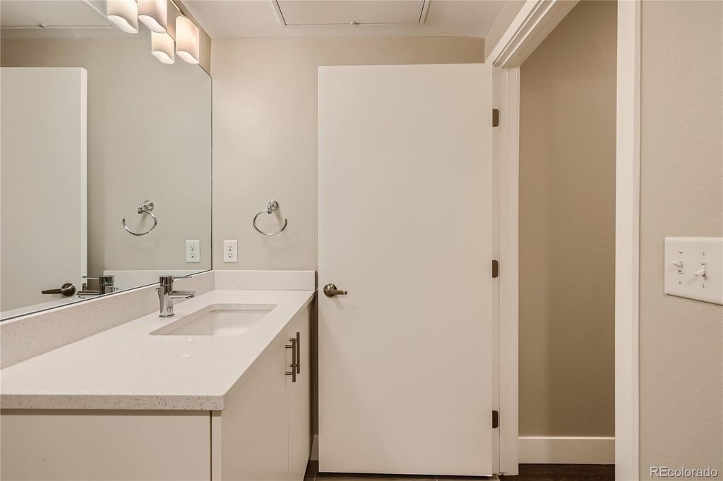 Image 19 of property listing at 2374 S University Boulevard 303, Denver, CO 80210