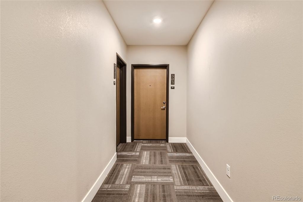 Image 3 of property listing at 2374 S University Boulevard 303, Denver, CO 80210