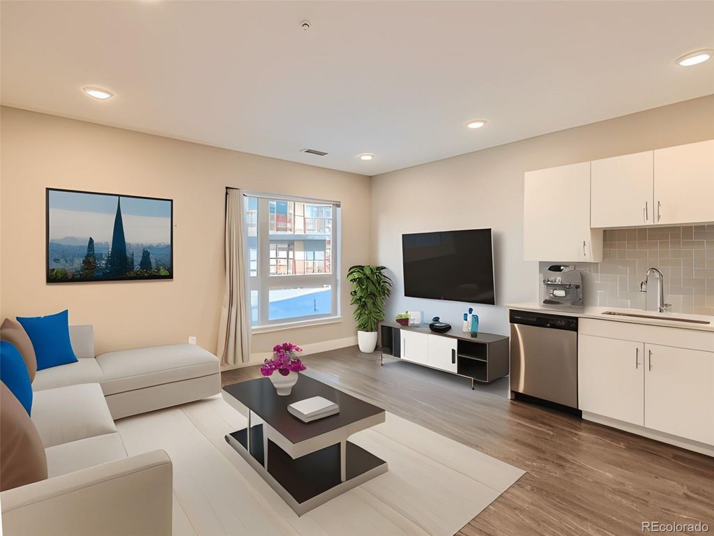 Image 4 of property listing at 2374 S University Boulevard 303, Denver, CO 80210