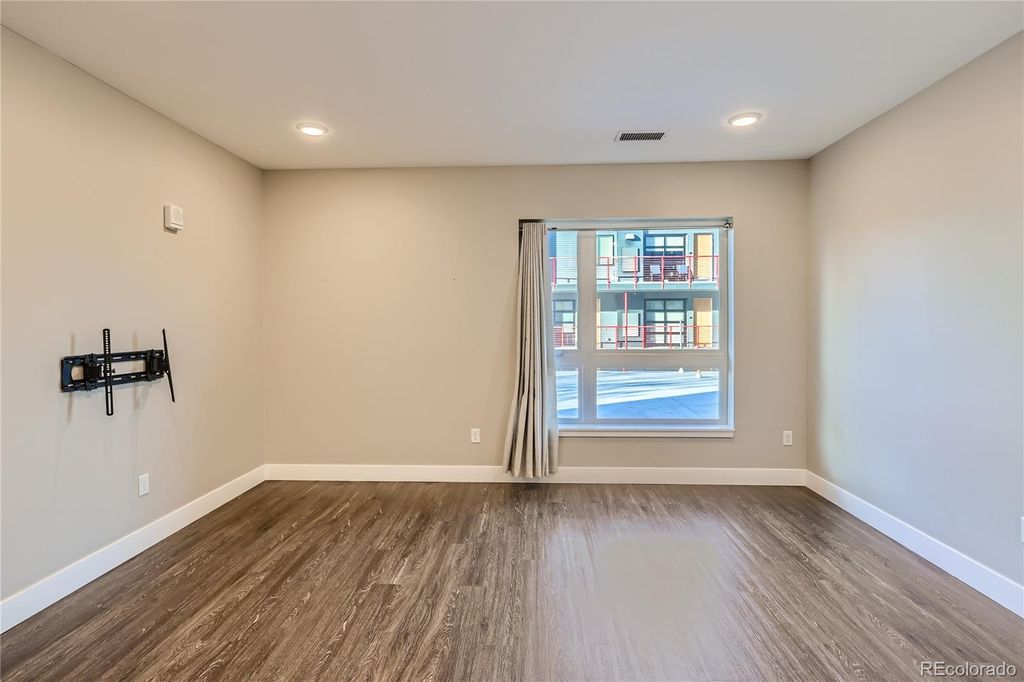 Image 7 of property listing at 2374 S University Boulevard 303, Denver, CO 80210