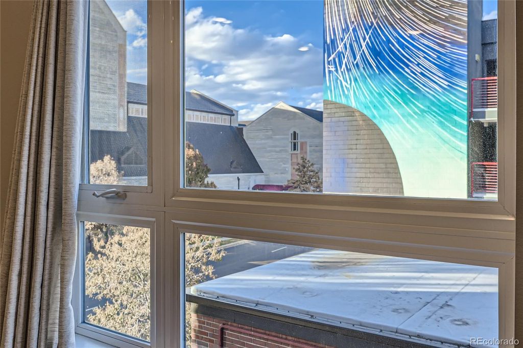 Image 8 of property listing at 2374 S University Boulevard 303, Denver, CO 80210