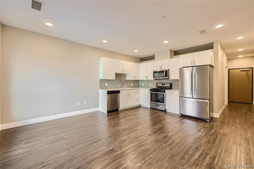 Image 9 of property listing at 2374 S University Boulevard 303, Denver, CO 80210