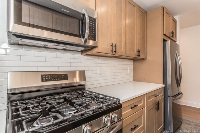 55-23 31 Avenue 4, Woodside, NY 11377