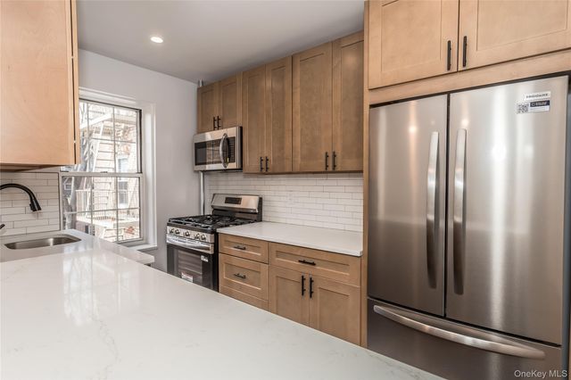 55-23 31 Avenue 4, Woodside, NY 11377
