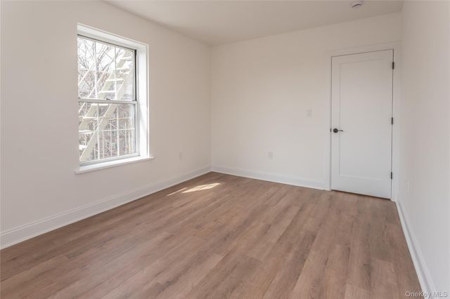 55-23 31 Avenue 4, Woodside, NY 11377