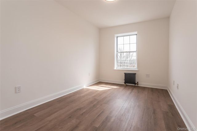 55-23 31 Avenue 4, Woodside, NY 11377