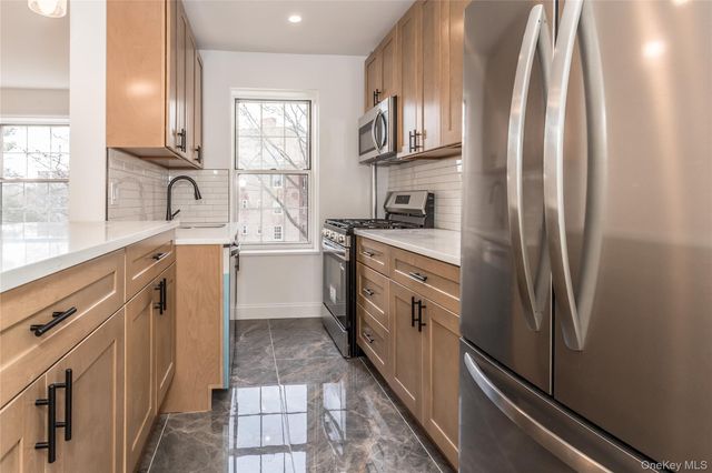55-23 31 Avenue 4, Woodside, NY 11377