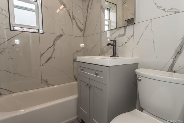 55-23 31 Avenue 4, Woodside, NY 11377