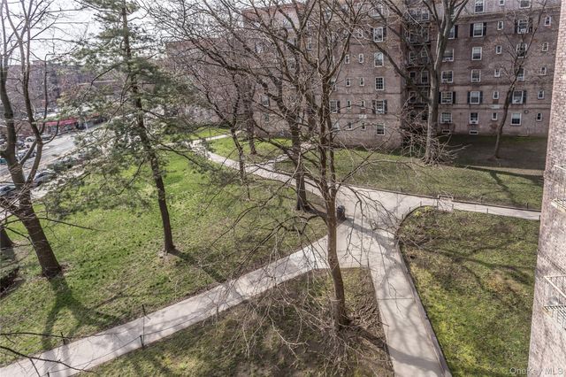 55-23 31 Avenue 4, Woodside, NY 11377