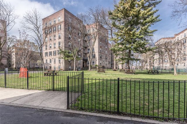 55-23 31 Avenue 4, Woodside, NY 11377