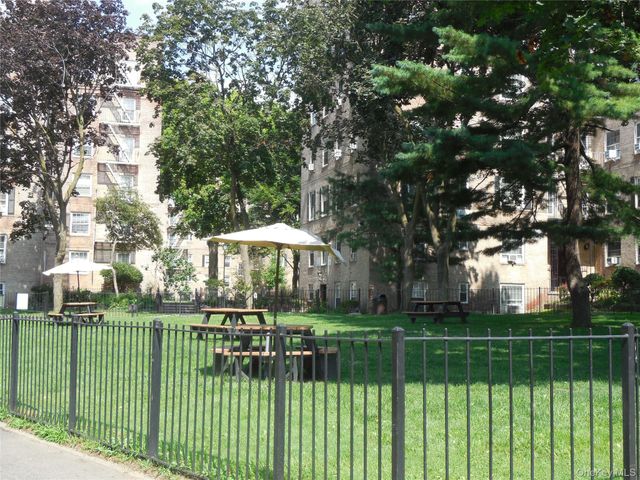 55-23 31 Avenue 4, Woodside, NY 11377