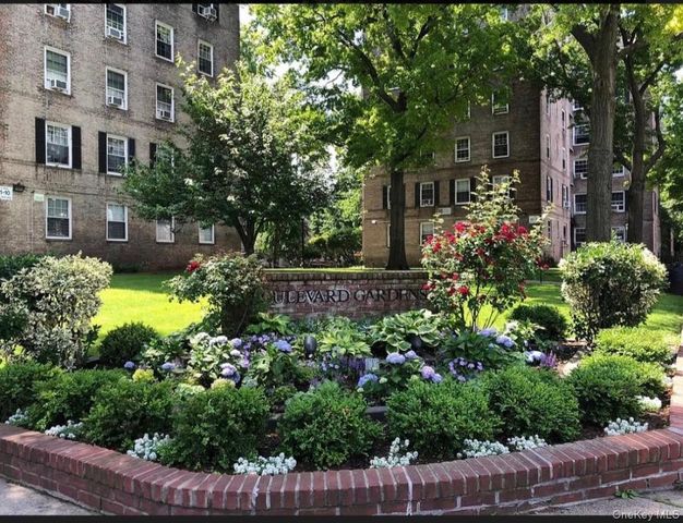 55-23 31 Avenue 4, Woodside, NY 11377