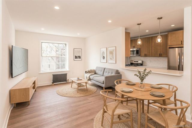 55-23 31 Avenue 4, Woodside, NY 11377