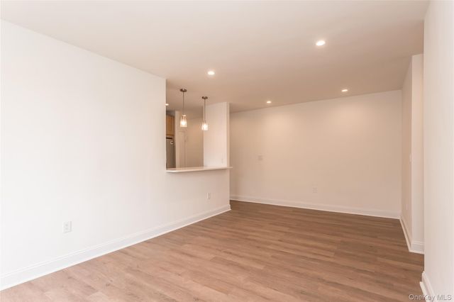 55-23 31 Avenue 4, Woodside, NY 11377