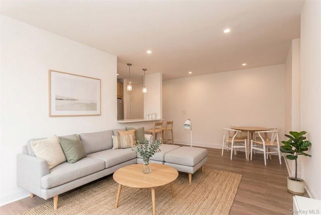55-23 31 Avenue 4, Woodside, NY 11377