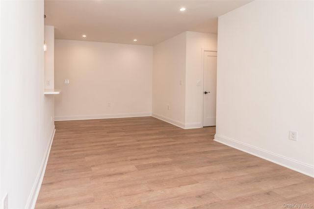 55-23 31 Avenue 4, Woodside, NY 11377