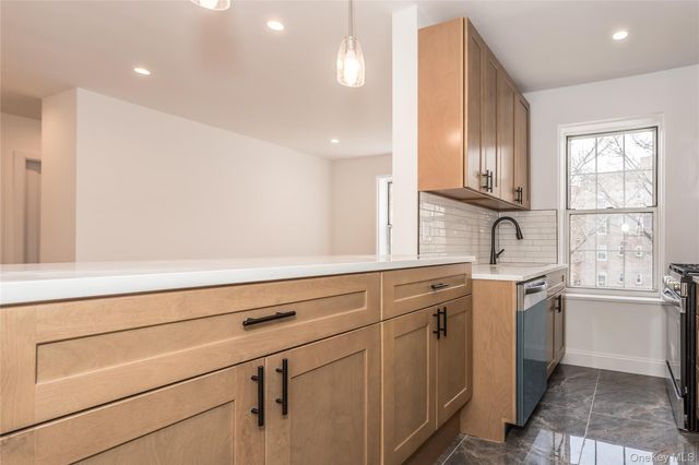 55-23 31 Avenue 4, Woodside, NY 11377