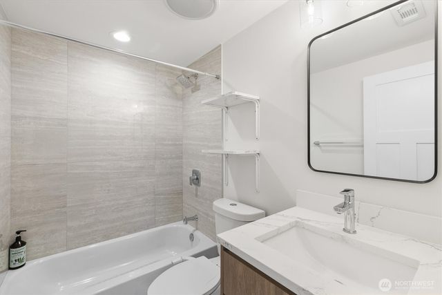 2000 NE 27th Street, Renton, WA 98056