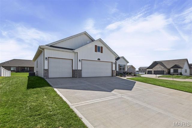 8442 Herrick Park Drive, Troy, IL 62294