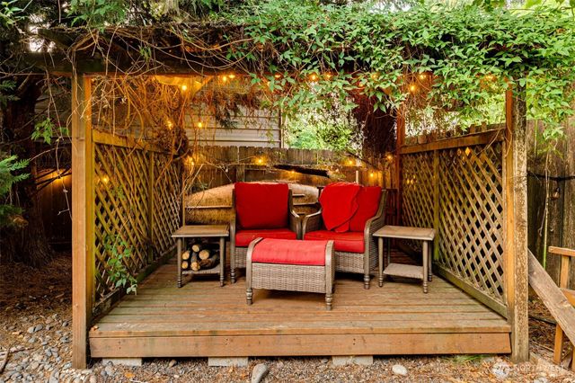 196 Raspberry Lane, Woodland, WA 98674