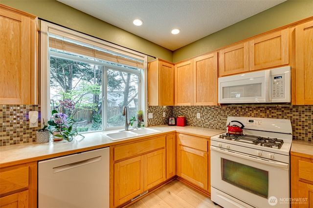 196 Raspberry Lane, Woodland, WA 98674